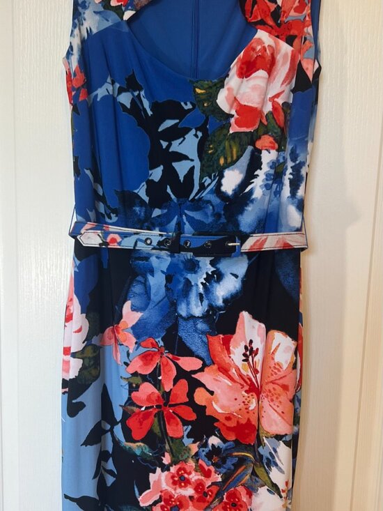 Cache Dresses & Skirts - CACHE Midi Floral Print Diamond opening neck line Sheath Stretch Dress SIZE M